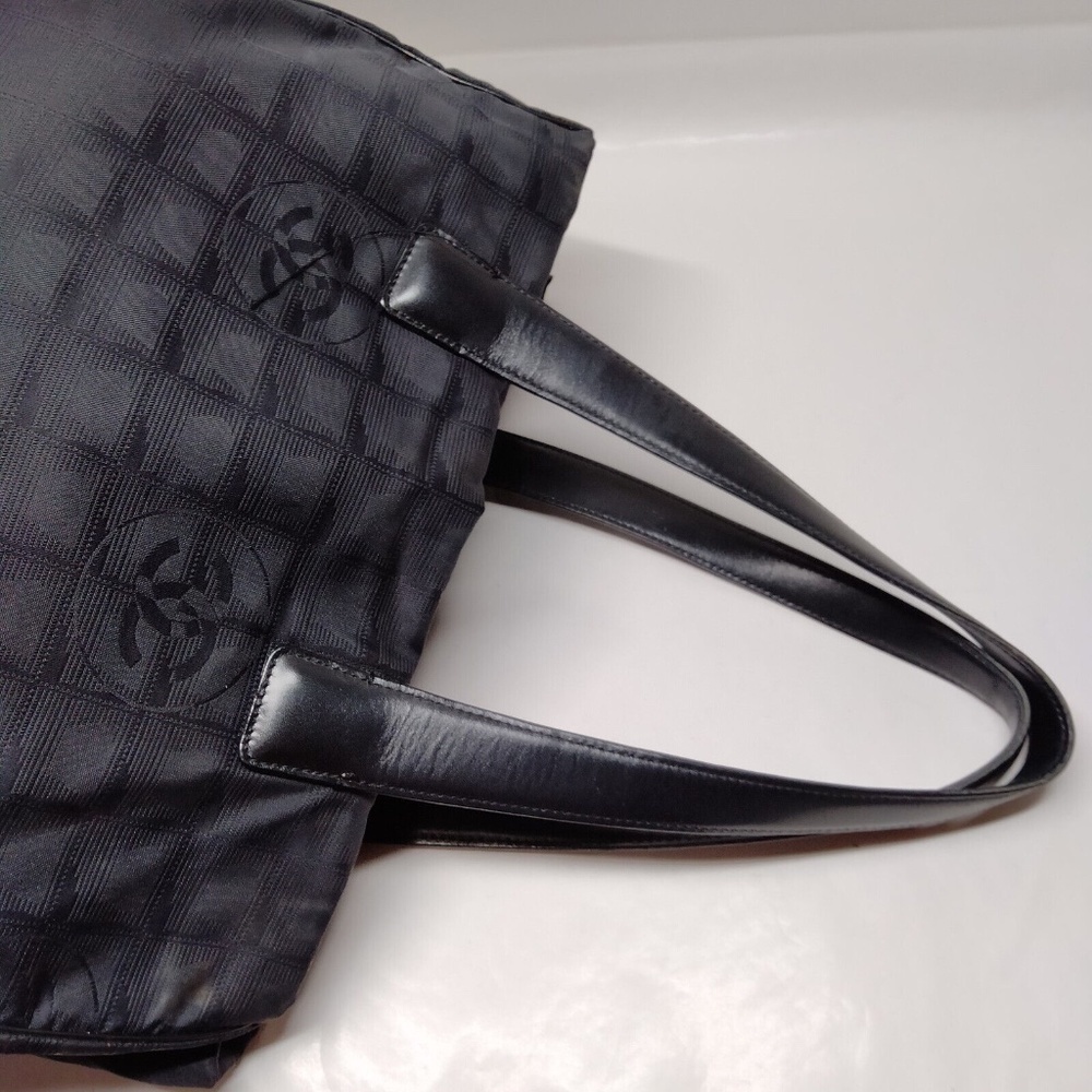 Chanel New Travel Line Black Nylon tote bag - Picture 2 of 10